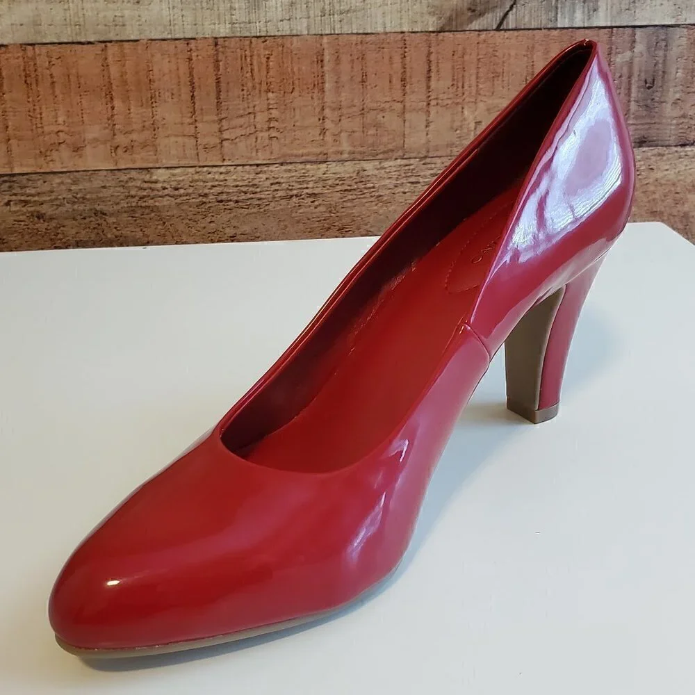 BANDOLINO RED PUMPS SIZE 8